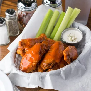 bbq chicken, fried chicken wings, chicken wings, fried chicken, chicken wings and fried chicken, poultry, food, bbq wings, chicken