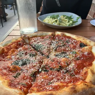 Fettuccine and the Oregano pizza
