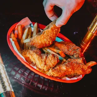 chicken wings and fried chicken, fried chicken wings, chicken wings, poultry, bbq chicken, food, bbq wings, chicken, fried chicken