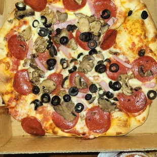 Hand tossed pizza with pepperoni, ham, mushroom and black olive