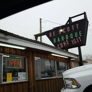 Whole hog bbq in Lexington Tennessee!