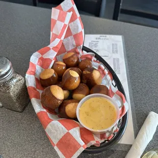 Pretzel bites