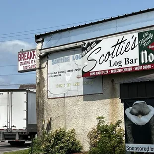 Scottie's Log Bar