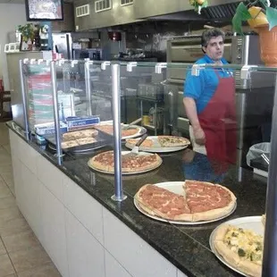 Scotto and his famous pizza!