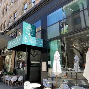 the outside of the restaurant