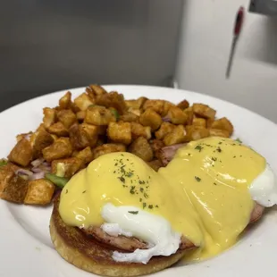 Traditional Benny w/ Country Potatoes
