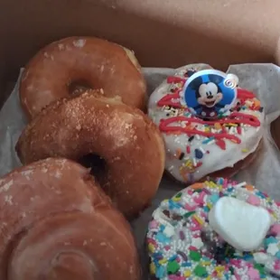 food, dough desserts, donuts