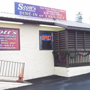 the front of scott's diner