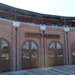 Scott 's Seafood Roundhouse
