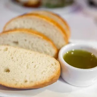 Complimentary Bread and Oil ($0)
