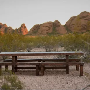 Scottsdale farm tables offers beautiful hickory stained 10 ft long tables and bench sets for rental in Scottsdale and Phoenix metro area.
