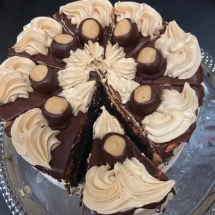 Cake of the week!! I mean no better combination than Chocolate and Peanut Butter! So here is the Buckeye cake!