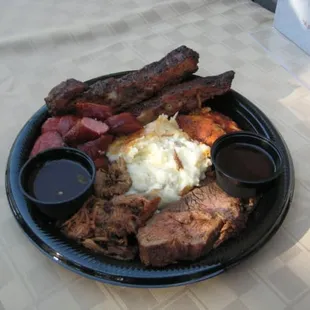 BBQ Sampler Platter at Crooked Vine stony Ridge winery 5-27-11