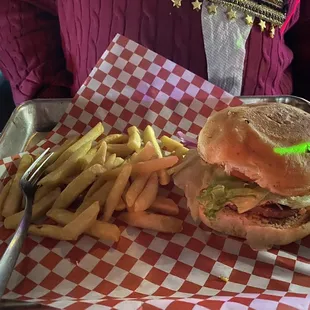 Traditional Burger with fries