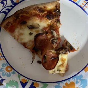 Fresh mozzarella and pepperoni with slivers of mushrooms!