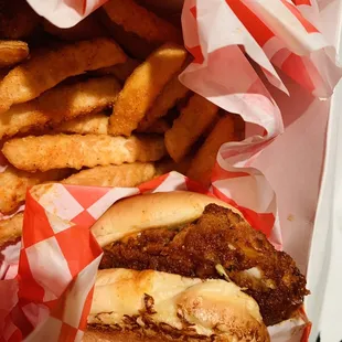 Extra Hot Chicken Sandwich w/Fries