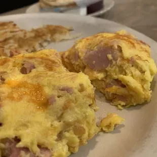 Cut view of omelette.