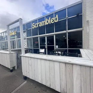the outside of a restaurant