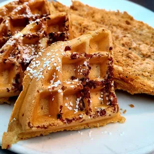 Chicken and waffles  Instagram: @bfindsfood