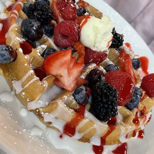 Very Berry Waffle crispy waffle and berries and fondant decadent!