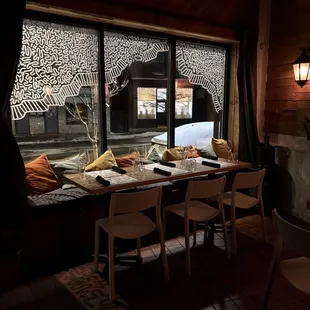 sushi and sashimi, interior