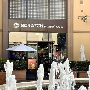 Entrance &amp; fun outdoor patio