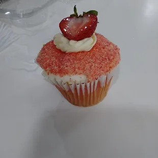 Strawberry Crunch cupcake. Nice n big!!!