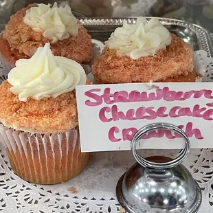 Strawberry crunch cupcake