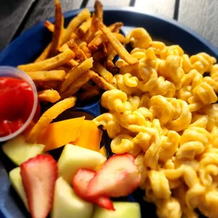 Kids macaroni and cheese plate