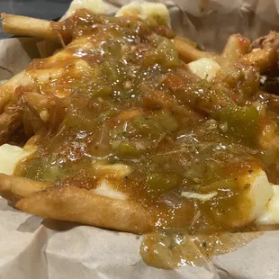 Green chili poutine