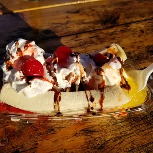 2020-07-13. Screamers Ice Cream, Sterling Heights, MI. Classic Banana Split. 2 stars.