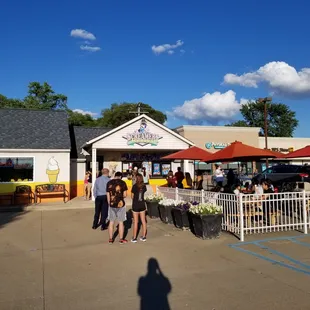 2020-07-13. Screamers Ice Cream, Sterling Heights, MI. Storefront 1.