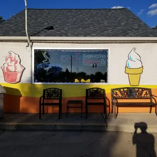 2020-07-13. Screamers Ice Cream, Sterling Heights, MI. Storefront 2.