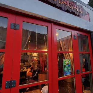 Am I screaming wood-fired  Banshee Pizza, wood-fired wings. Pomegranate Rita or  Bisbee Brewery - Copper City Ale?!  How 'bout.. "ALL!"