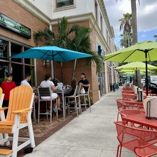 Al Fresco dining on the sidewalk of Main Street, great atmosphere &amp; vibe