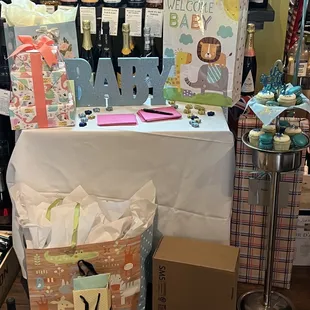 Gift table area