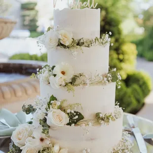 Our beautiful wedding cake!