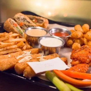 Scruffy Duffies sampler plate #PlanoTexas #ShopsAtLegacy #ScruffyDuffies