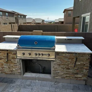 BBQ, sliver fantasy countertop w/ canyon creek stacked stone