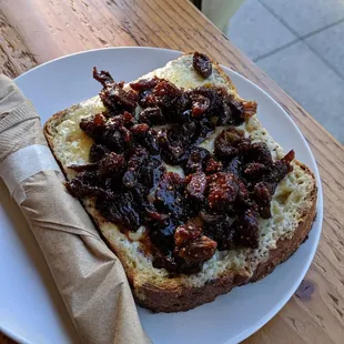 Welsh rarebit with fig and ginger chutney