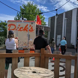 Dick&apos;s food truck.