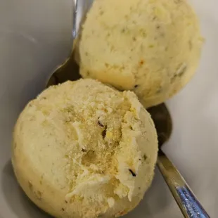 Saffron ice cream