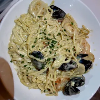 Seafood Alfredo