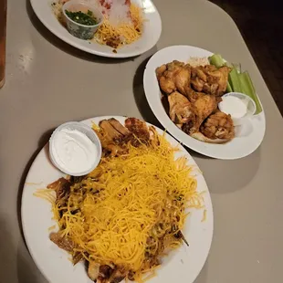 food, chicken wings and fried chicken