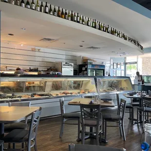 Fresh Fish Market right inside the cafe.