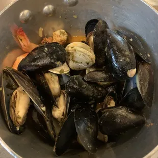 Seafood medley pot- so so . Very few shrimp (2) and clams (3) so Medley is a stretch