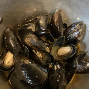 Mussels pot- so so and little to no wine flavor