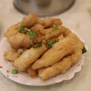 Instagram: @eat_saw_telle Squid with Salt and Peper