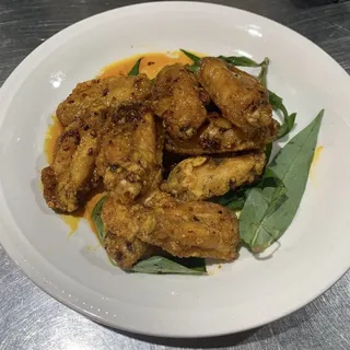 A5. Sweet Garlic & Fish Sauce Chicken Wings (Canh ga chien nuoc mam & Toi)