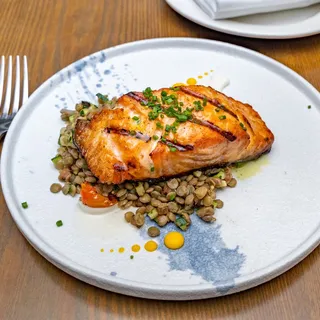 Grilled Salmon With Lentil Salad